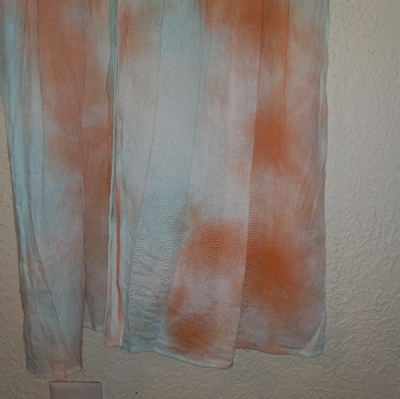 Hem & Thread Dress - Picture 4 of 9